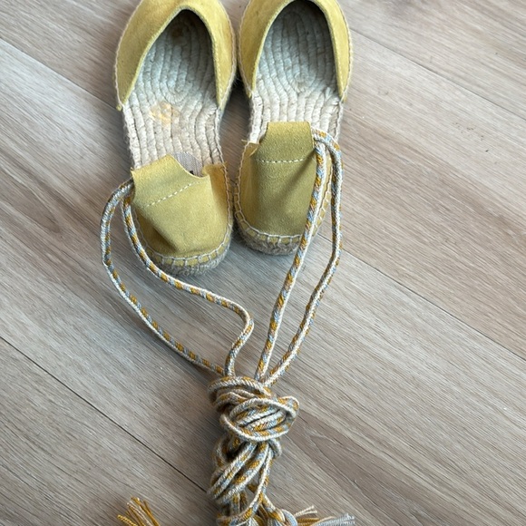 Guanabana VALENCIAN FLAT
WITH POMPOM - YELLOW NWOB - Picture 8 of 9